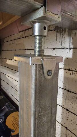 SmartJack® XT Installed Under Main Beam