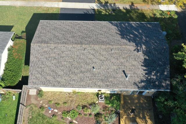 Rustic charm, modern strength - Shake up your roof game!