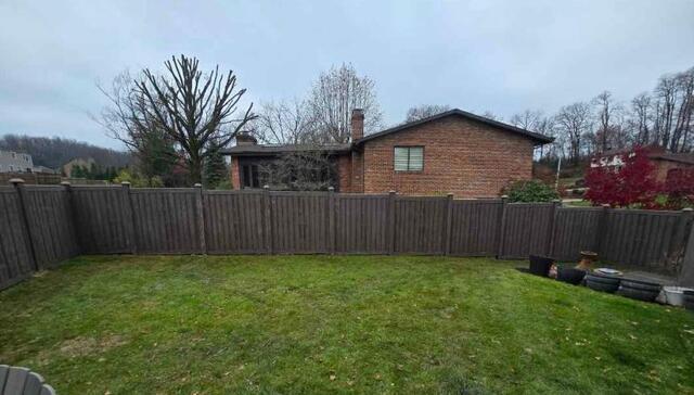 Sherwood 6' Privacy Walnut Brown Vinyl Fence/ (2) Gates / Flat Caps