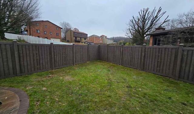 Sherwood 6' Privacy Walnut Brown Vinyl Fence/ (2) Gates / Flat Caps