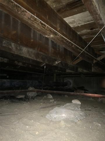 Vented crawl space