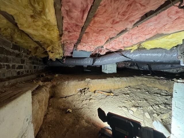 Crawl Space Before Installation