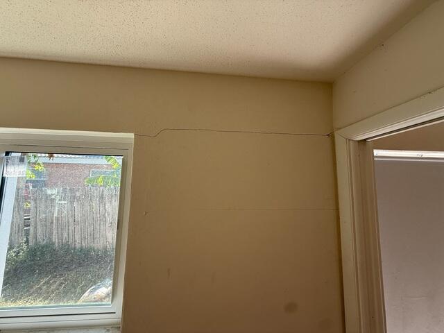 Horizontal Interior Wall Cracks
