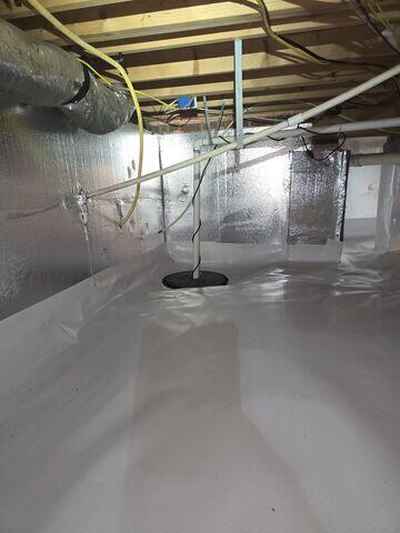 Encapsulated Crawl Space with SilverGlo and Sump Pump Water Management