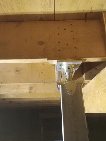 Adjustable top bracket