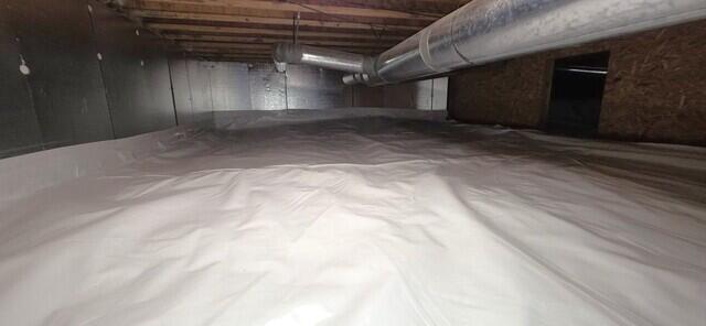 Encapsulated Crawl Space With Insulation