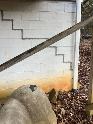 Exterior Wall Cracks