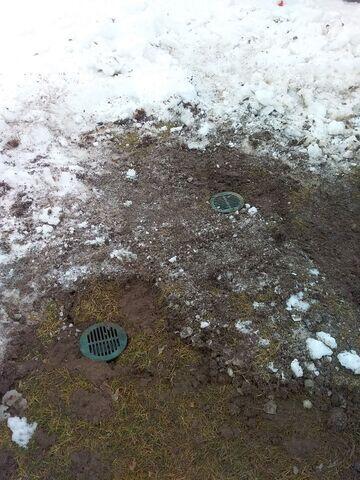 Bubbler pot with buried discharge releasing water safely