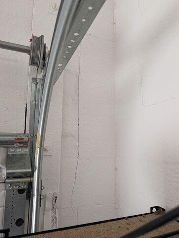 Vertical Wall Cracks