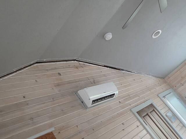 Interior Wall Separated From Ceiling