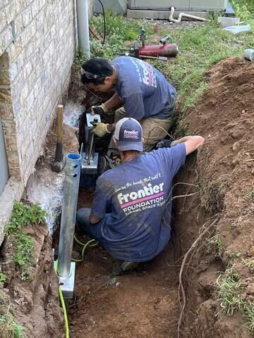 Attaching the Foundation Bracket