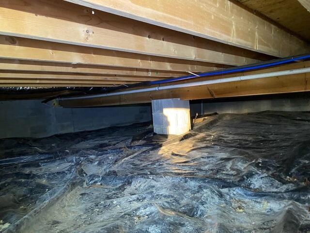 Upon inspection, we found the church's crawl space in a dirty, damp state. A lack of insulation was leading to cold floors. There was an opportunity to create a warmer, more energy-efficient space.