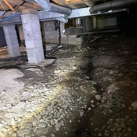 Avant les travaux : un vide sanitaire compromis