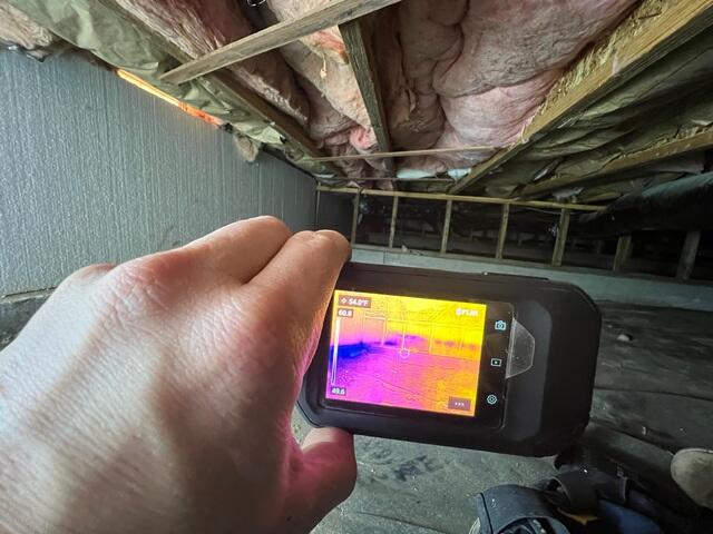 Thermal camera in a dirty, damp crawl space