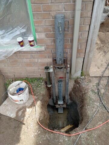 Pier bracket and drive stand
