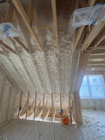Spray Foam to New Construction Roof Deck