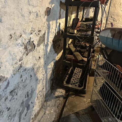 Painted Walls Peeling and Chipping