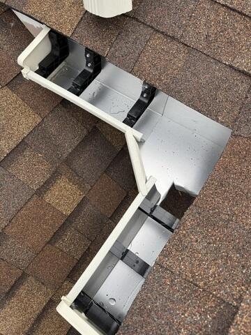 Securing gutter