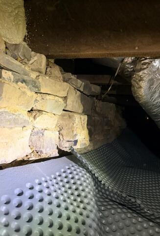 Drainage matting in crawl space
