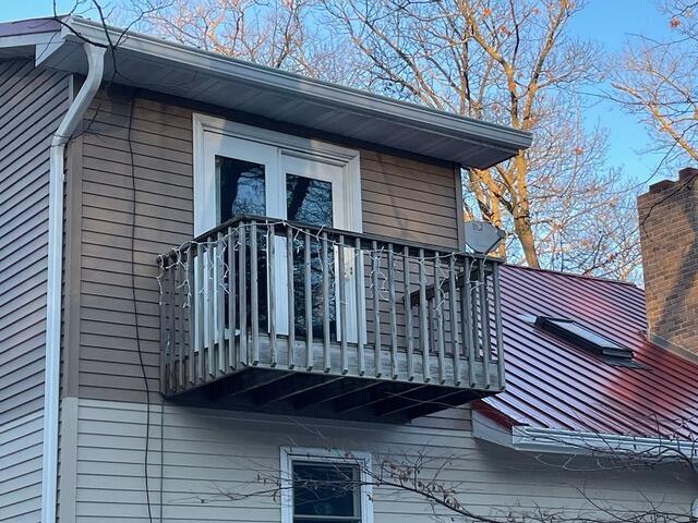 We replaced the existing K Style Gutter that was clogged with leaves and debris and full of snow and ice.&nbsp;