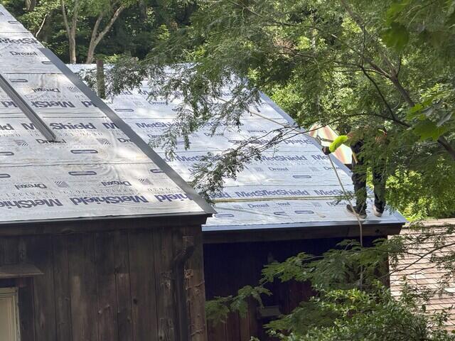 Ice and water/Synthetic vapor barrier installation