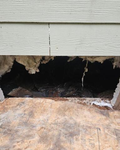Faulty Crawl Space Entry