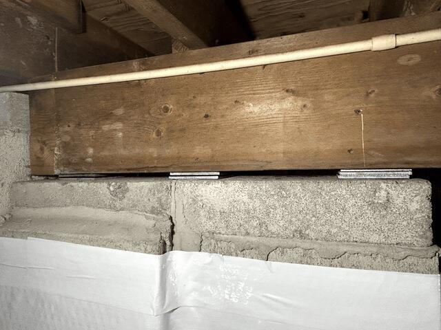 Crawl Space Encapsulation Before