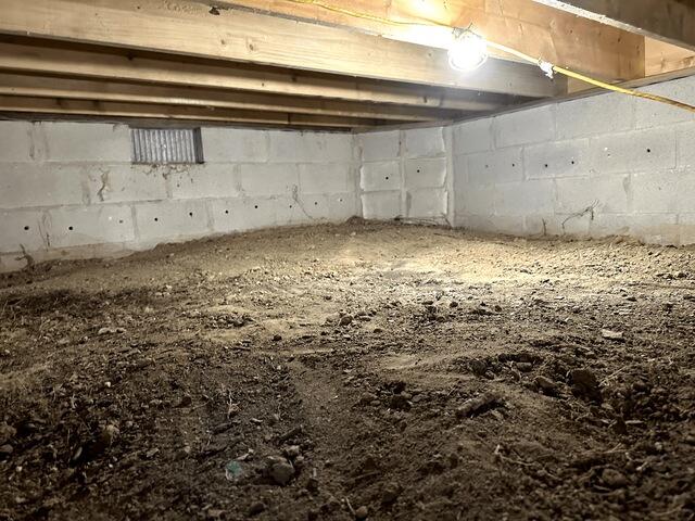 Crawl Space Encapsulation Before