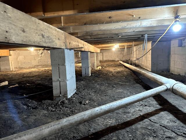 Crawl Space Encapsulation Before