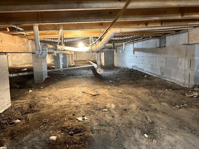 Crawl Space Encapsulation Before