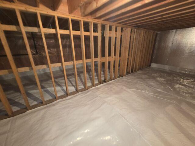 Encapsulated CleanSpace crawl space with SilverGlo insulation panels