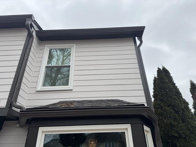 Gutters w/ wide-mouth drainage caps