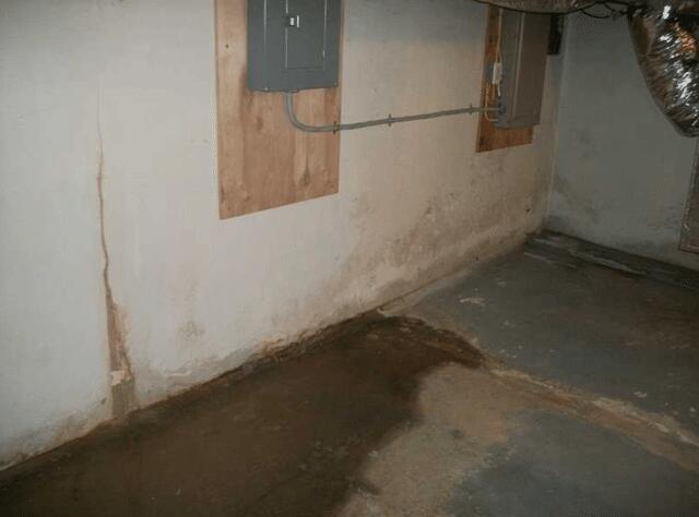 Water seepage through the walls (Before)