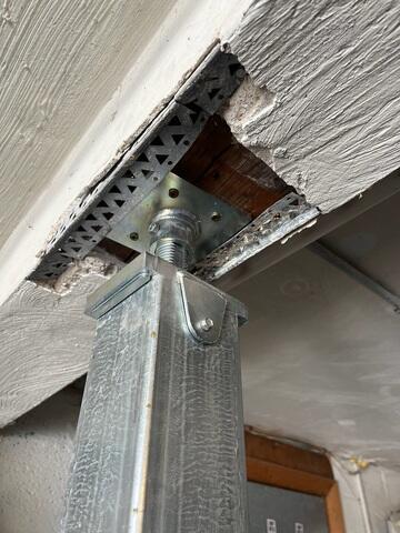 SmartJack Top Bracket Secured to Main Beam