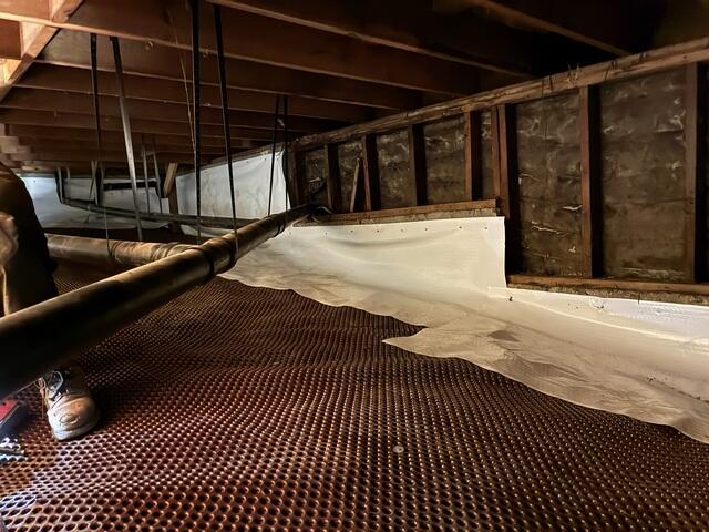 Crawl Space Moisture Control System Installation