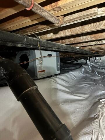 Crawl Space Moisture Control System in Manhattan Beach