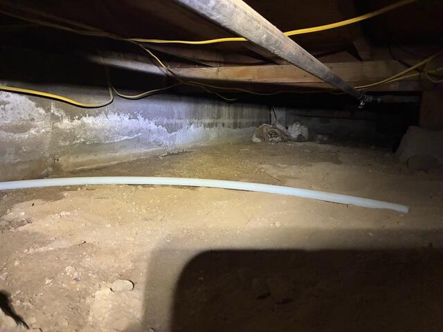 Los Angeles Crawl Space Before Vapor Barrier Installation