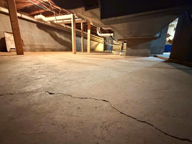 Crawl Space Cracking