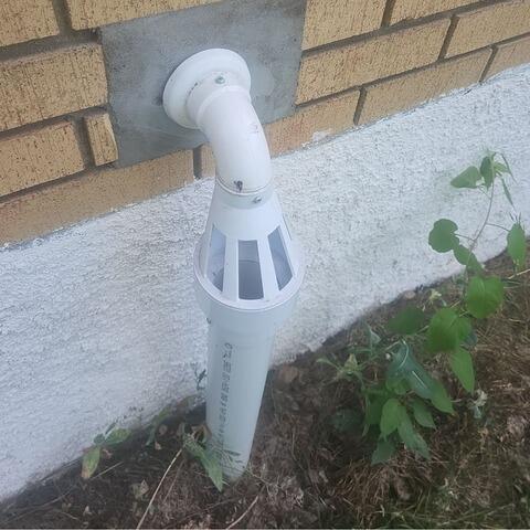 Installation de l'IceGuard sur la conduite de décharge