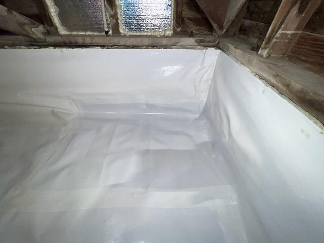 Crawl Space Wall Vapor Barrier and Sealed Vents
