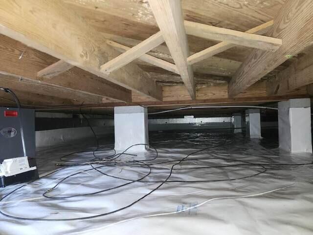 Power Outlet & Dehumidifier