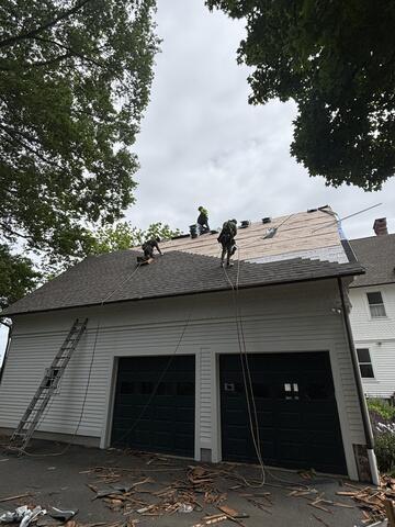 Installing IKO Dynasty Shingles in Weatherwood