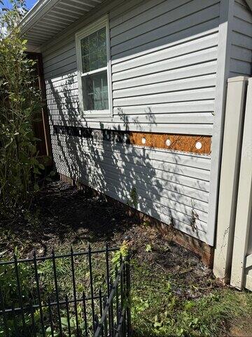 Vinyl sided home getting RetroFoam Injection Foam