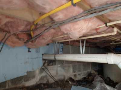 Poor insulation on the walls of the crawlspace