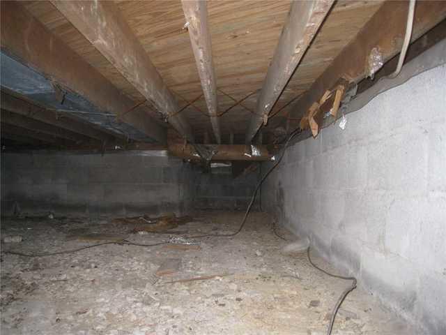 Vented Dirt Crawl Space