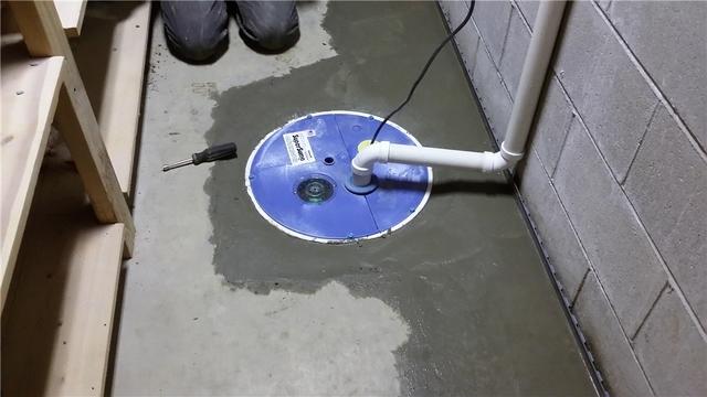 Super Sump Pump with Discharge Line