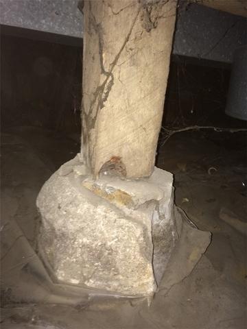 Inefficient Support Post in Coopersville, MI Crawl Space