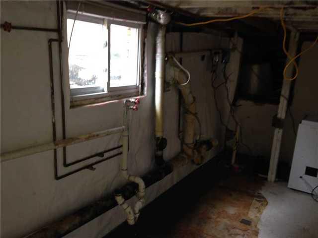 Vapor Barrier Keeps Basement Dry