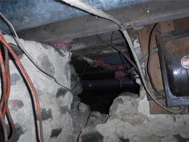 Poorly Insulated Crawl Space in Clare