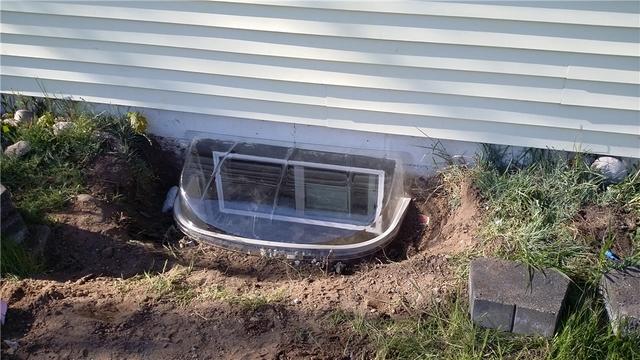 Egress Window with Well Cover